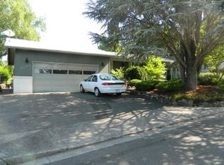 1044 NE Pepperwood Dr, Grants Pass, OR 97526