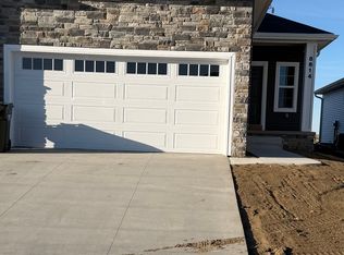 8614 Regent Dr, Lincoln, NE 68507