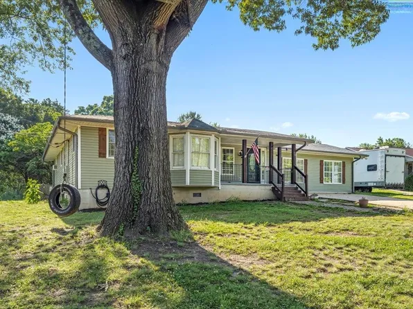 70 Randall Dr, Taylors, SC 29687