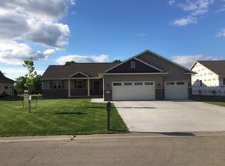W6438 Saw Tooth Ct, MENASHA, WI 54952
