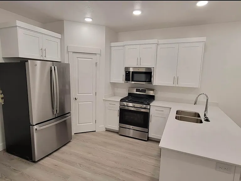 3165 S 350 W — Photo 6