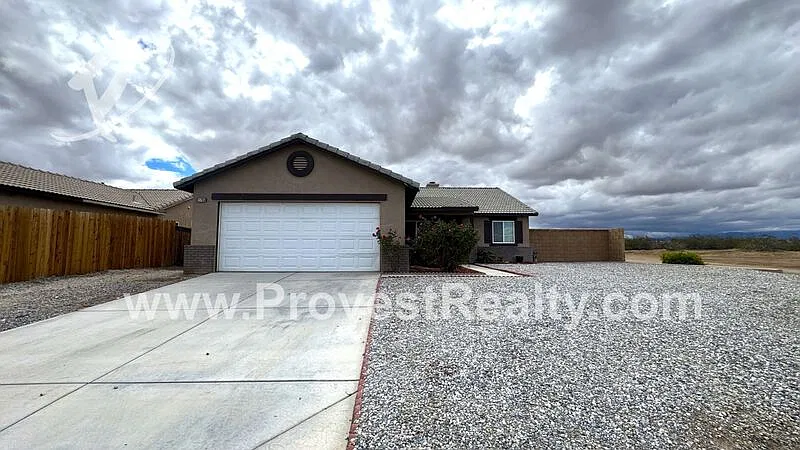 4 bed, 2.0 bath, 1564 sqft, $2,100 — Photo 3