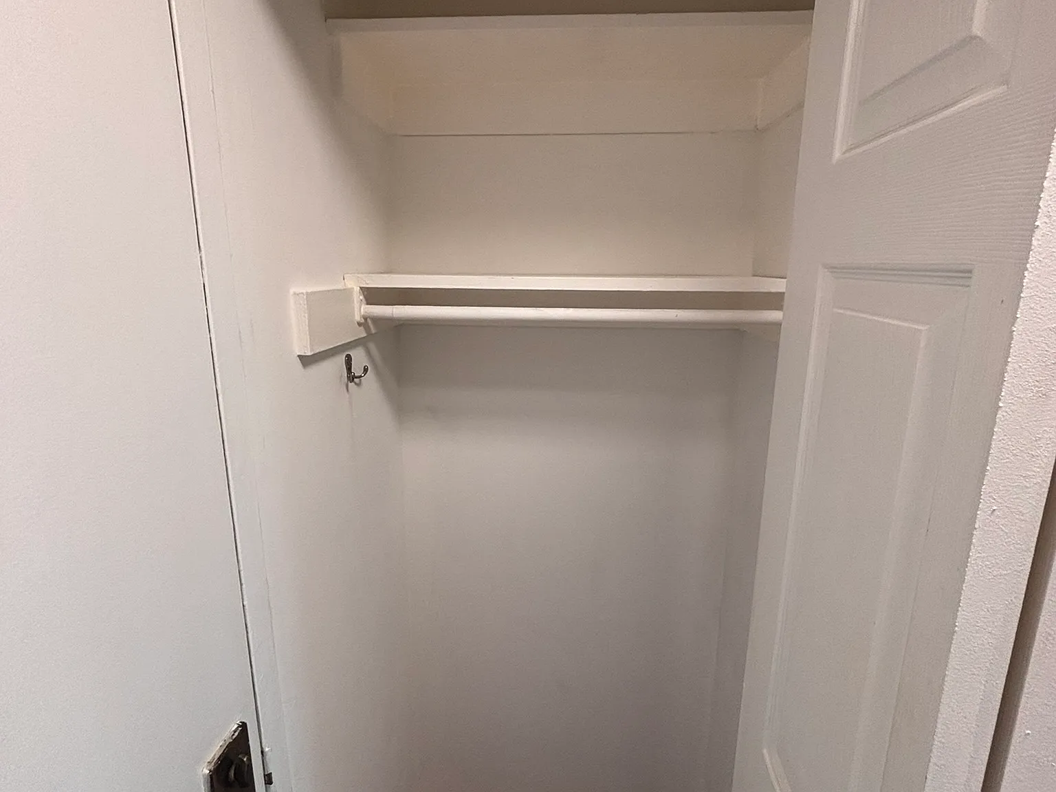 Studio, 472 sqft, $1,990 — Photo 4