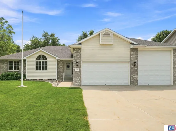 7761 Lowell Ave, Lincoln, NE 68506