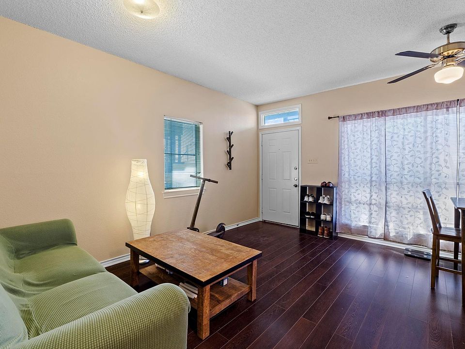 1st image of 915 W 22nd 1/2 St APT 202