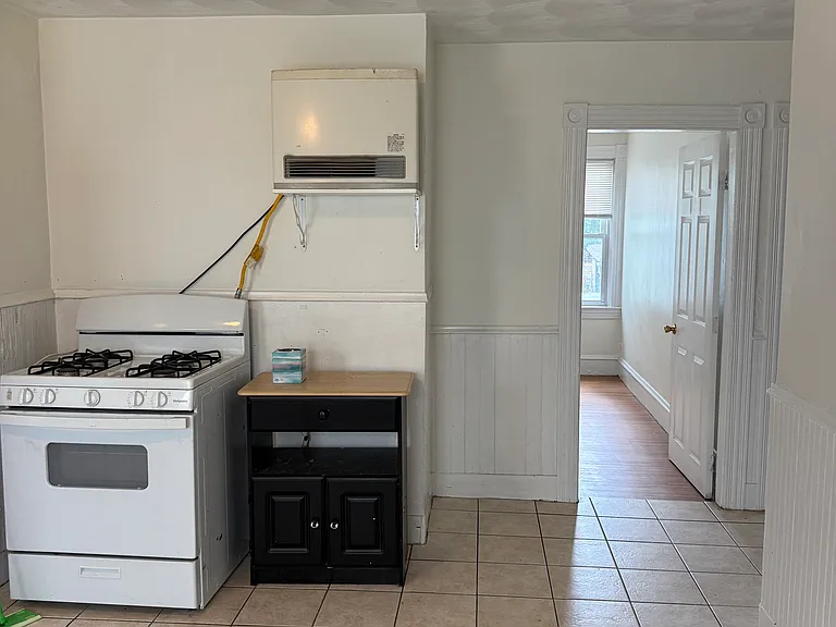 87 Penn St #2R — Photo 5