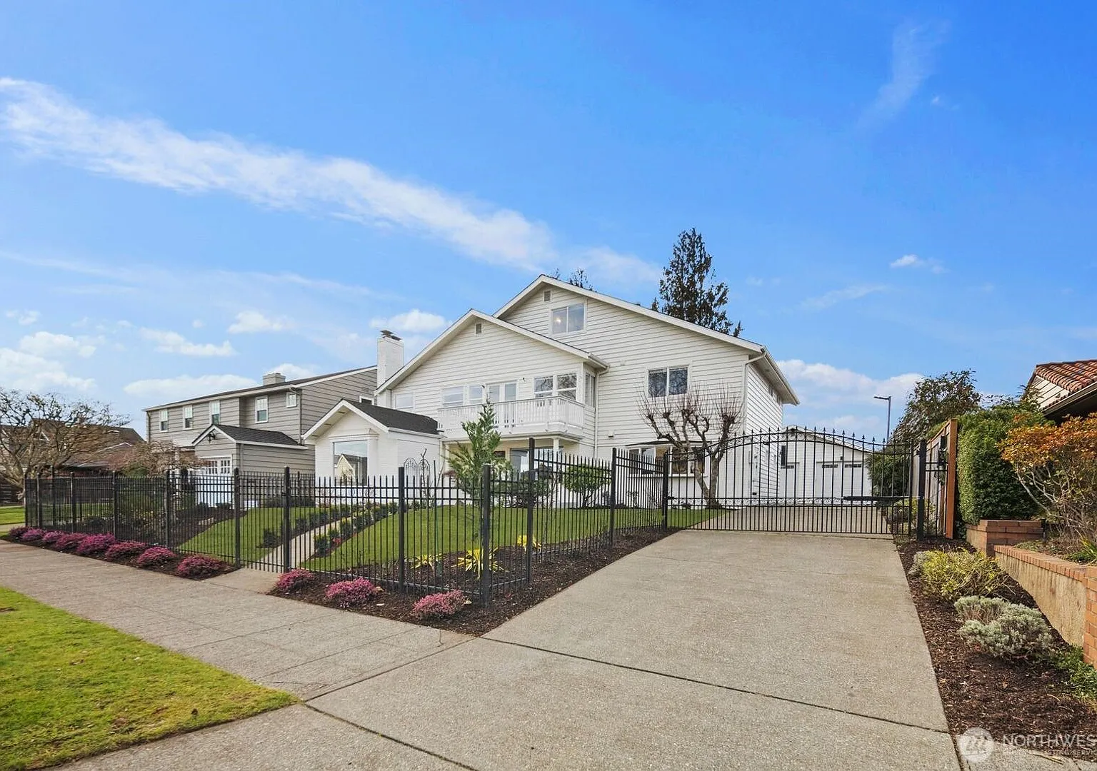 Exceptional Magnolia Home - Rare opportunity to live in Seattles Premier Neighborhood — Photo 3
