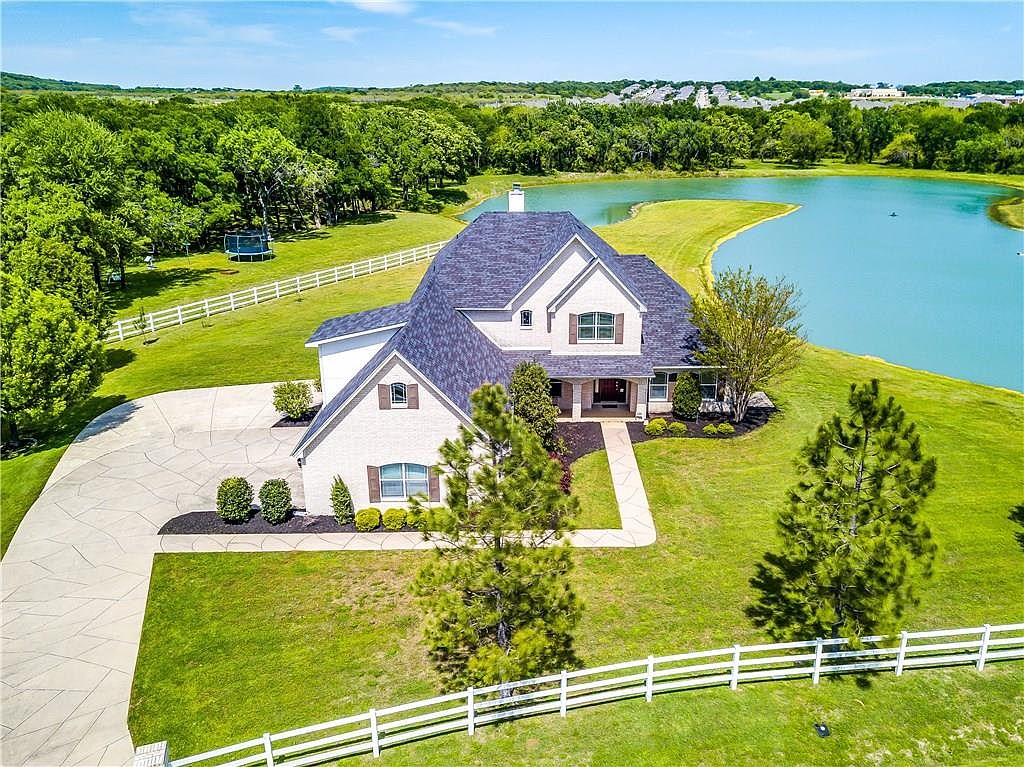 112 Ranchway Dr, Burleson, TX 76028 | Zillow