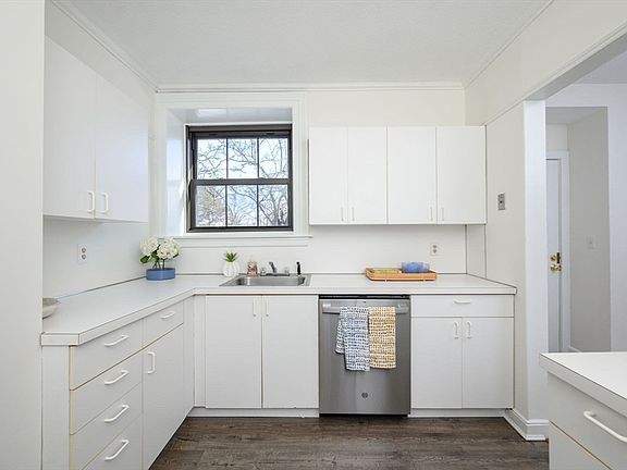 5th image of 250 Whitwell St Unit 5
