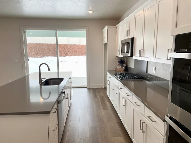 190 E Caldera St — Photo 6