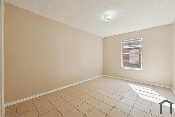 1400 Clamp Ave #403 — Photo 8