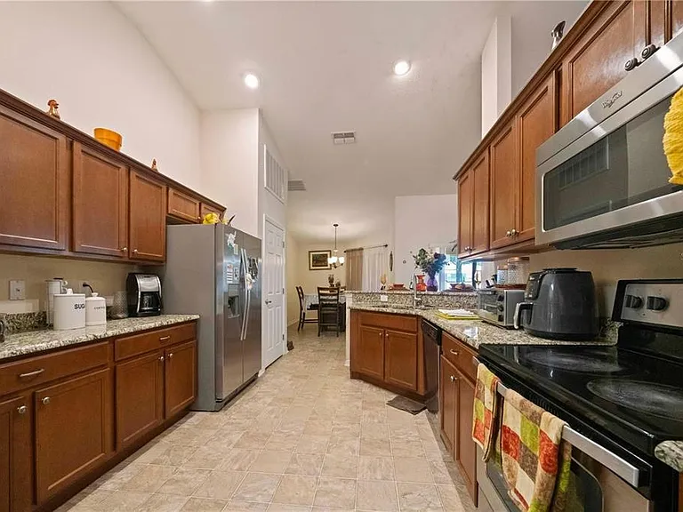 6518 Crescent Loop — Photo 9
