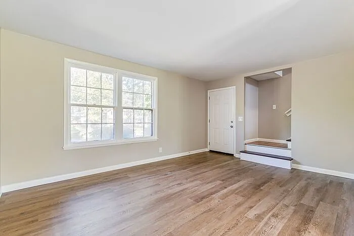 743 McPherson Dr — Photo 4