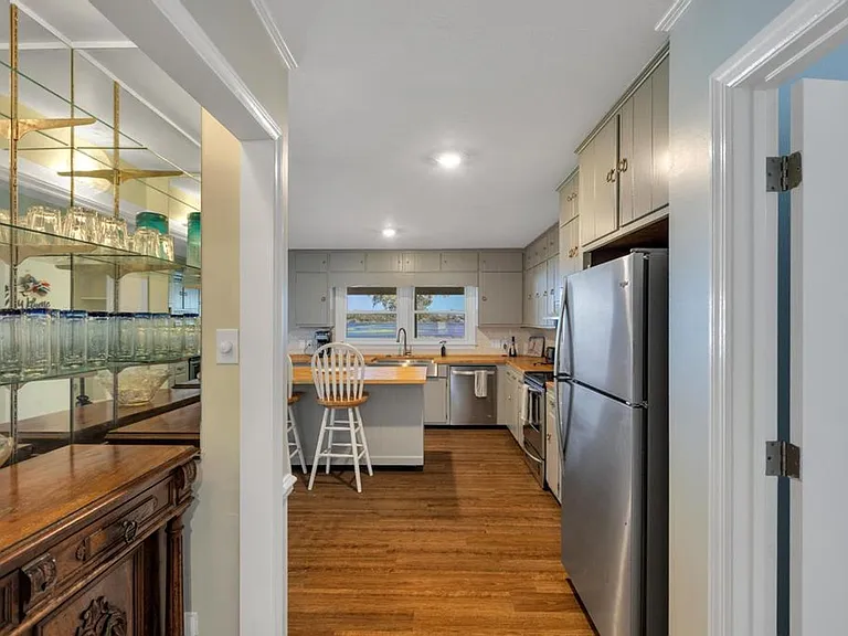 130 Leslie Dr — Photo 12