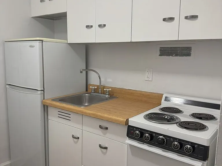 703 S Summit Ave — Photo 1