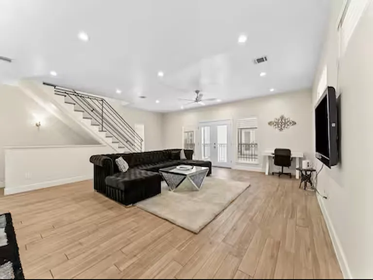 3045 Clinton Dr — Photo 26