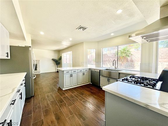 3rd image of 1121 Fuente Way