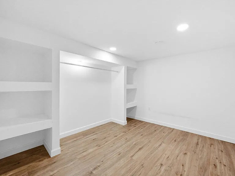 4605 S Laramie Ave — Photo 28