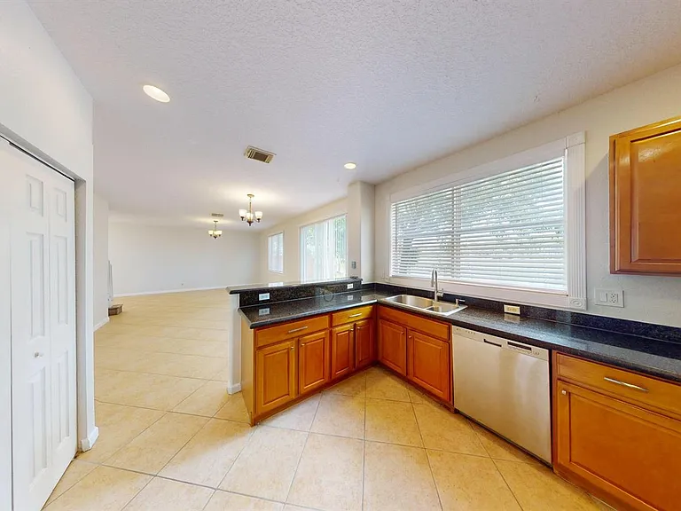 6786 Aliso Ave — Photo 12