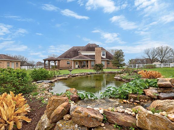 4th image of 202 Highpoint Way