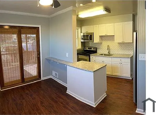 3 bed, 1024 sqft, $2,400 — Photo 4