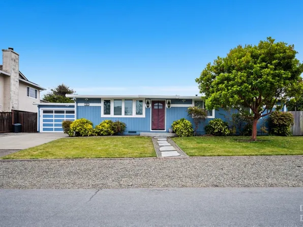 430 California Ave, Moss Beach, CA 94038