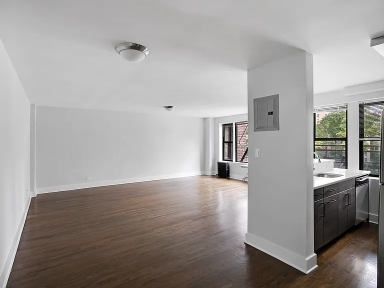 2400 Webb Ave #7K — Photo 4
