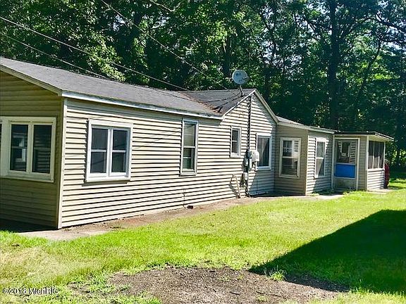 4th image of 8482 S Spruce Ave