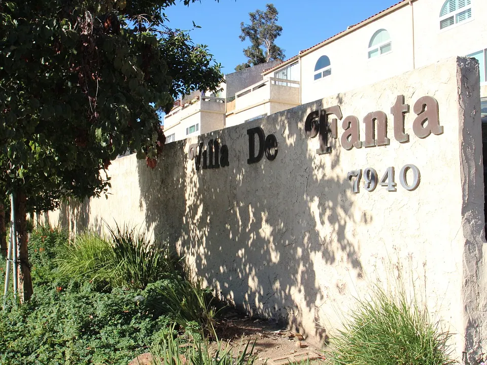 7940 University Ave #33