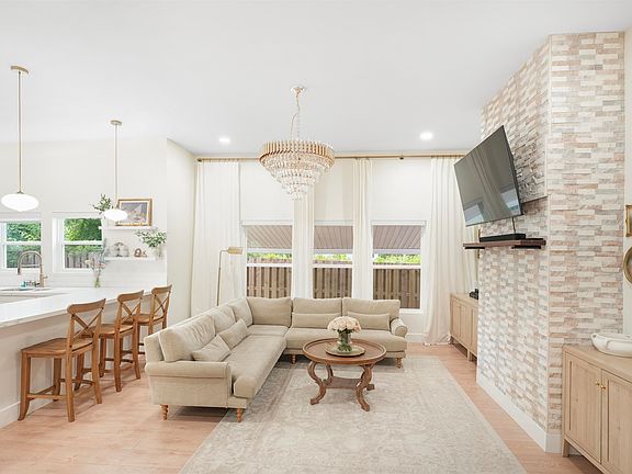 4th image of 56 Beverly Hills Dr