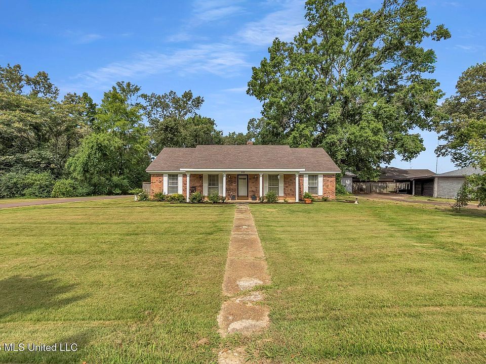 1st image of 202 Moore Dr
