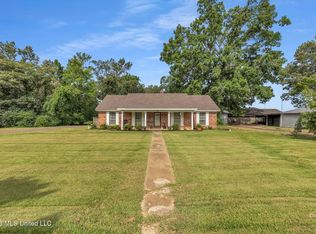 202 Moore Dr, Batesville, MS 38606