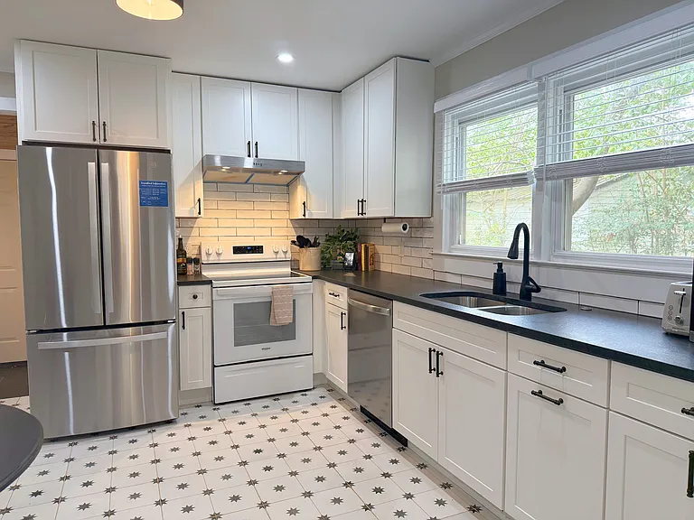 11 Brooks Ave — Photo 14