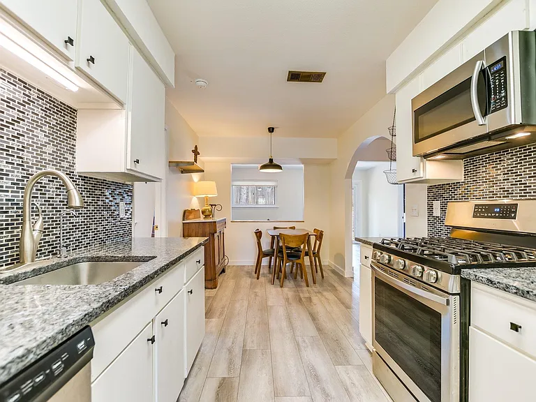 6508 Sunnysky Way — Photo 10