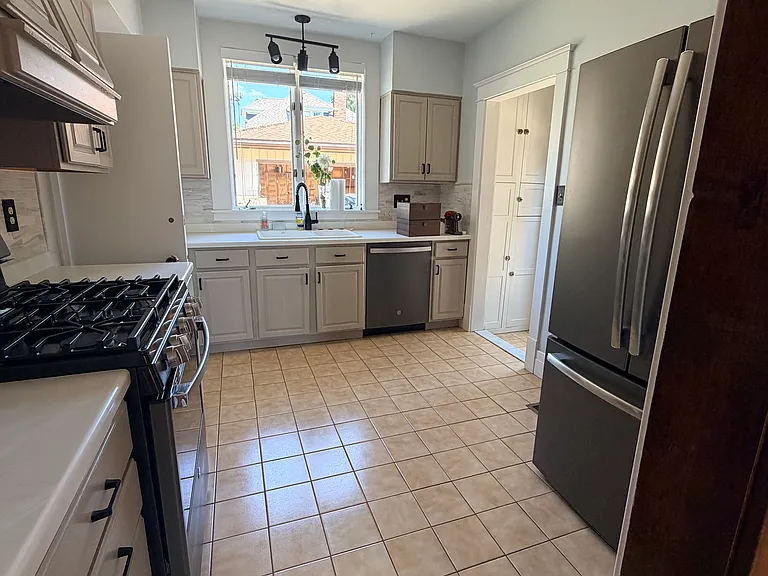 942 Harrison Ave — Photo 13