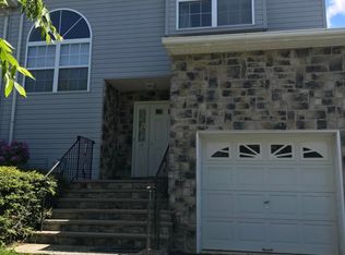 17 Warbler Rd, Marlboro, NJ 07746