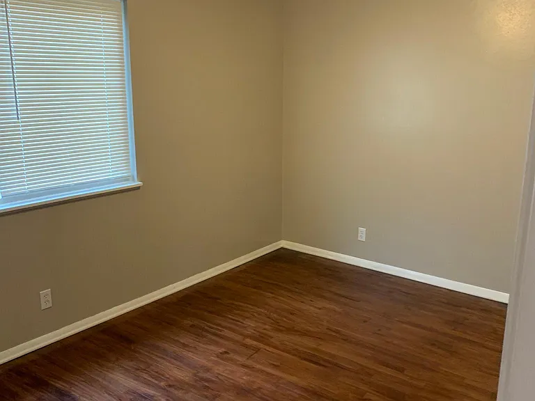 223 Flora Dr — Photo 6