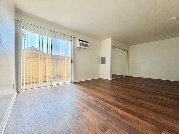 3rd image of 5455 Kiowa Dr #33