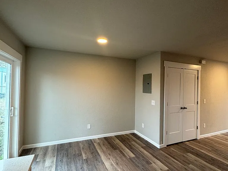 210- 2012 NE Neil Way — Photo 6