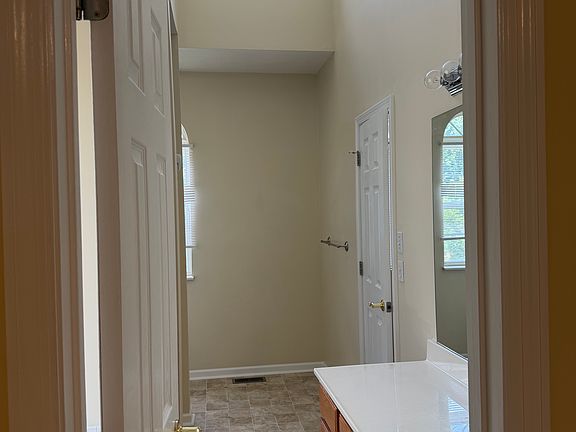 5th image of 6701 Creekhead Dr