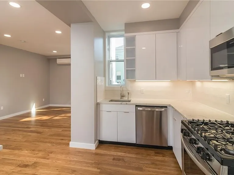 86 Main St #2 — Photo 12