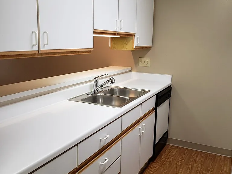 Deer Park Apartments — Photo 13