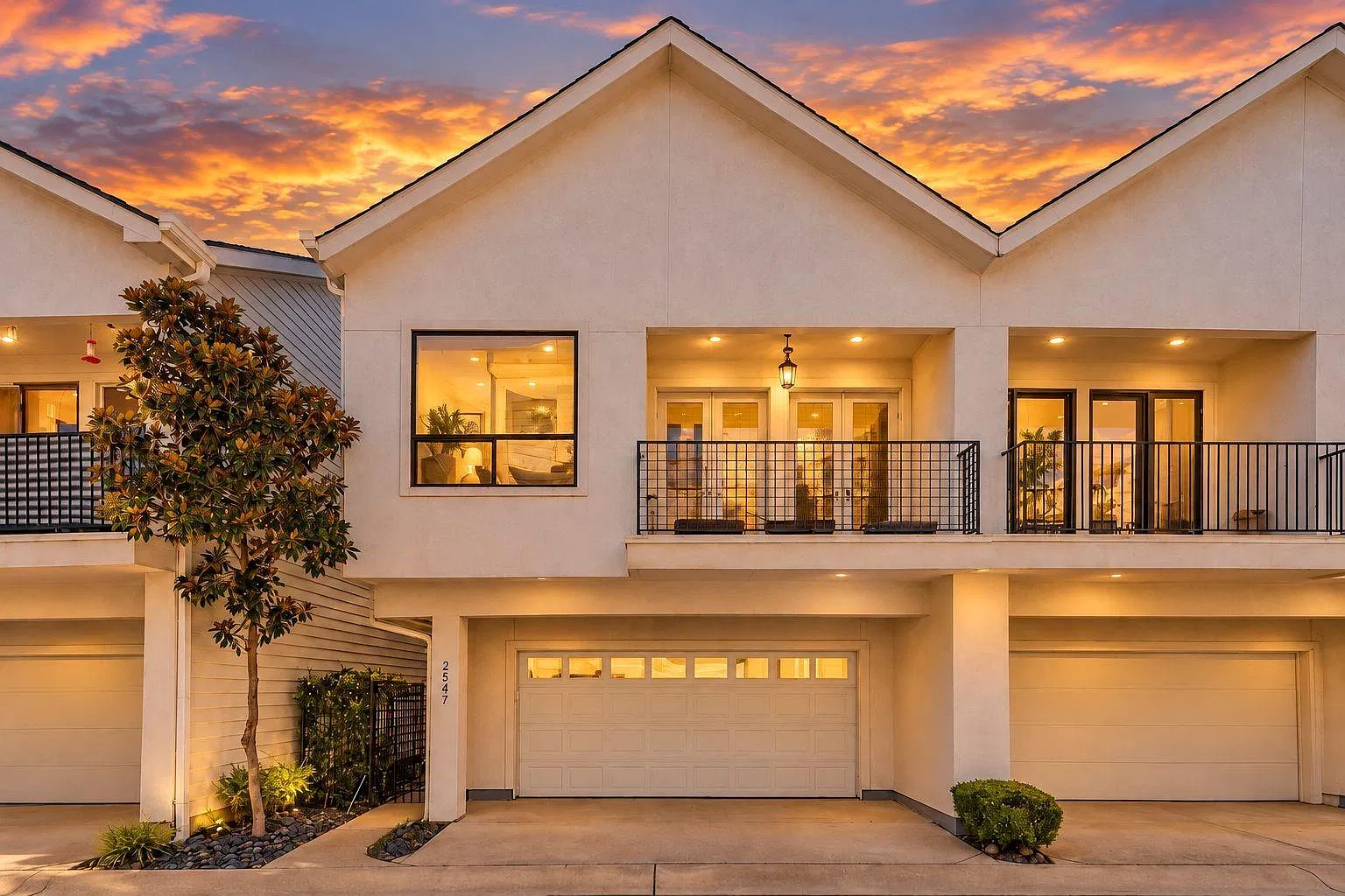 3 bed, 3.5 bath, 2221 sqft, $3,000 — Photo 1