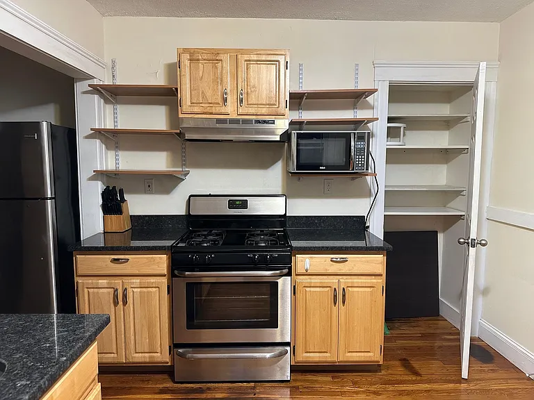11 Segel St #3 — Photo 2