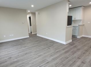 471 N Cambridge Dr, Palatine, IL 60067