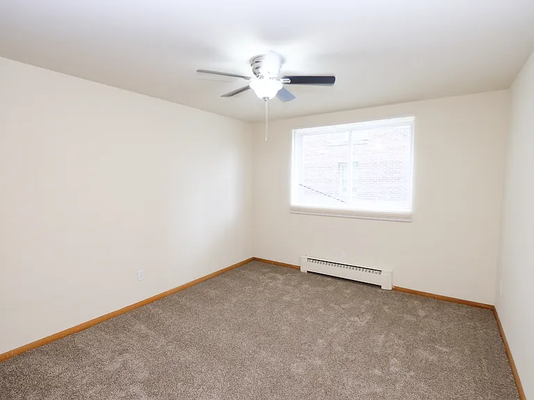 Pleasant Ave Apartments — Photo 14