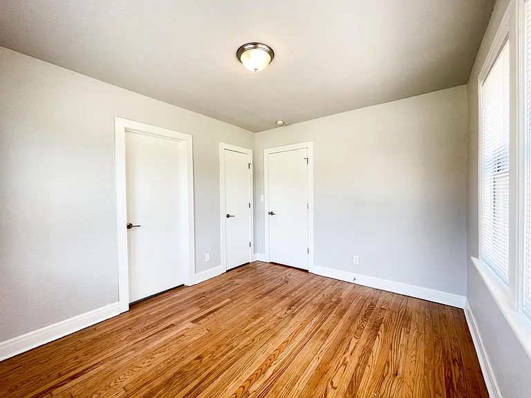835 East Dr #6 — Photo 3