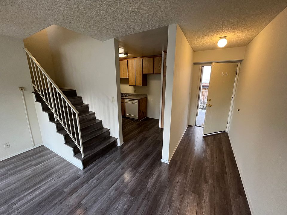 1st image of 452 W Windsor Rd APT 6