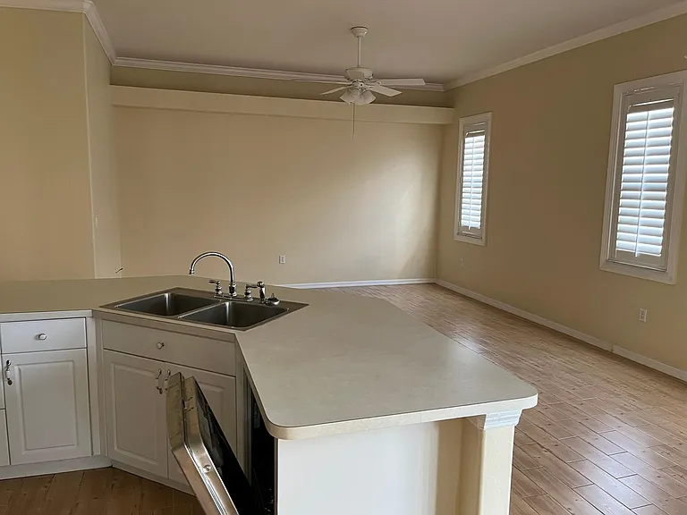 317 SE 16th Pl — Photo 12