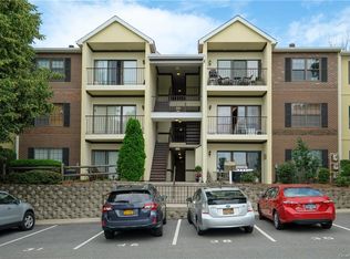 38 Edinburgh Dr, Peekskill, NY 10566
